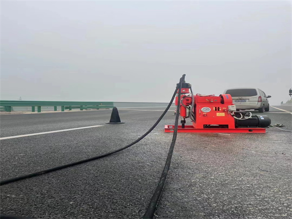 裕民马路路基路面开裂下沉注浆加固灌浆